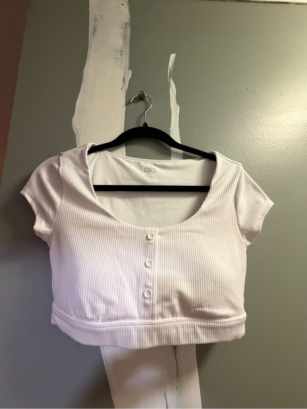 ALO Yoga White Ribbed Scoop-Neck Button Front Crop Top